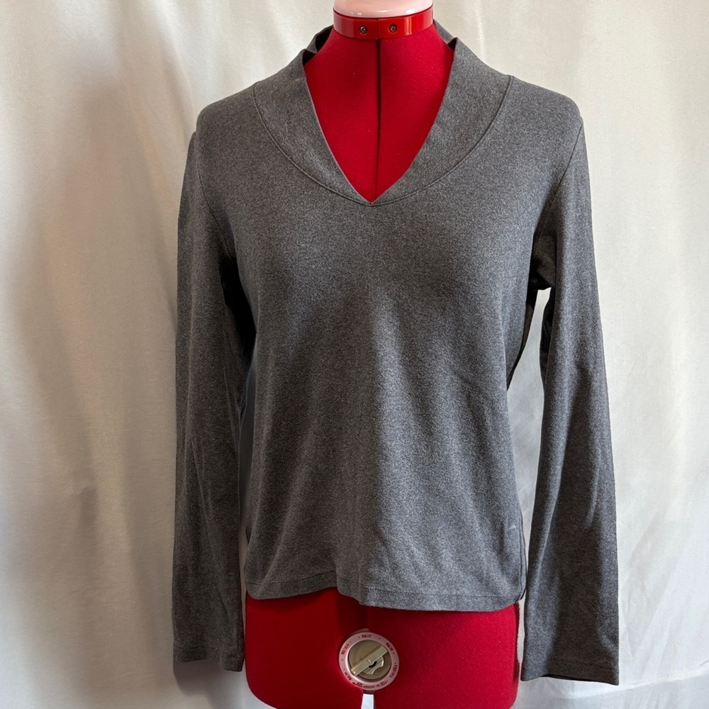Liz Claiborne Charcoal Long Sleeve V-Neck Top SM415